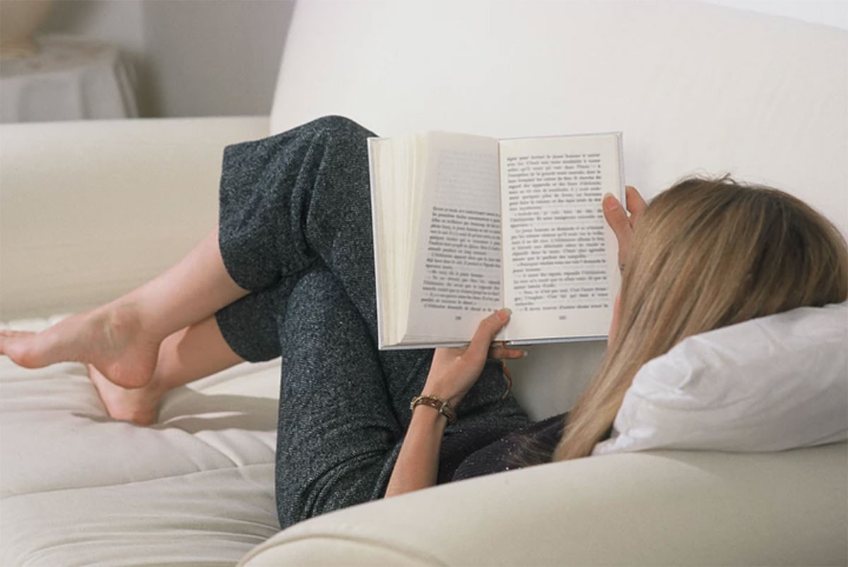 woman reading on the couch