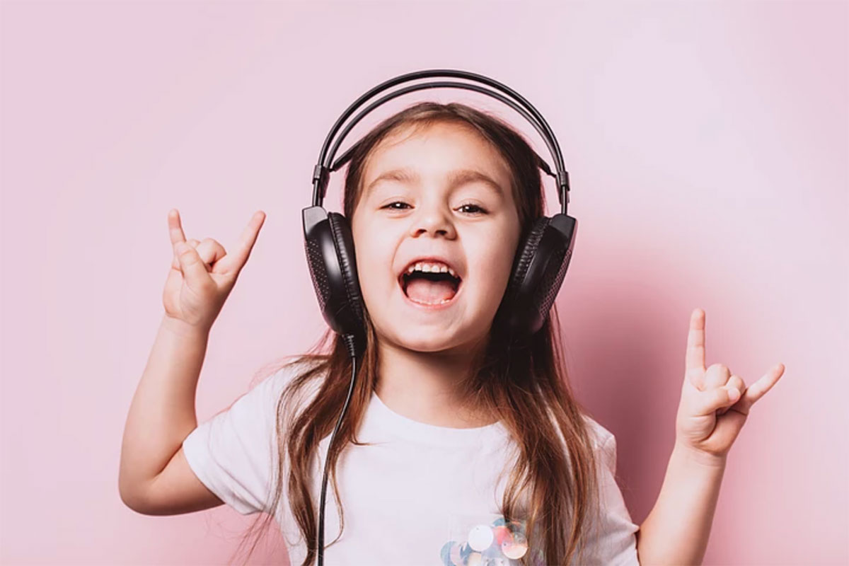 girl listening to music with headphones